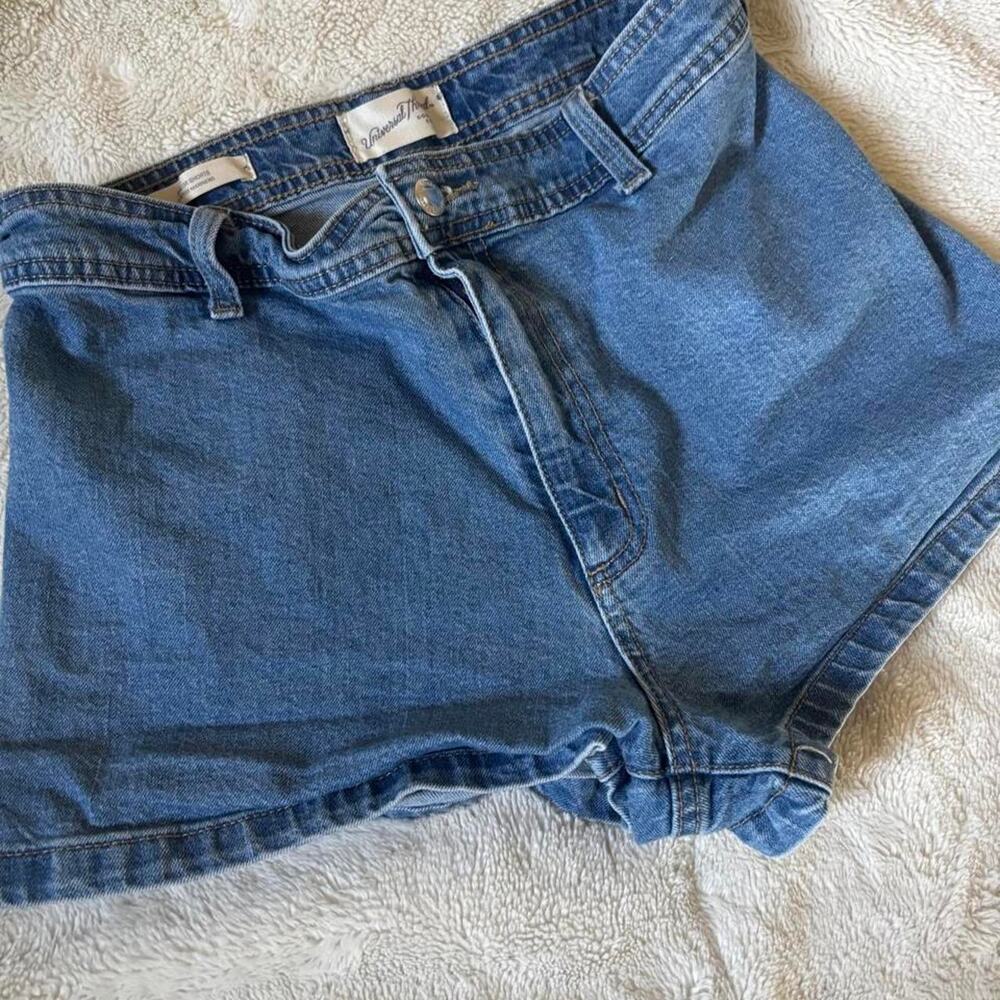 Universal thread blue denim shorts